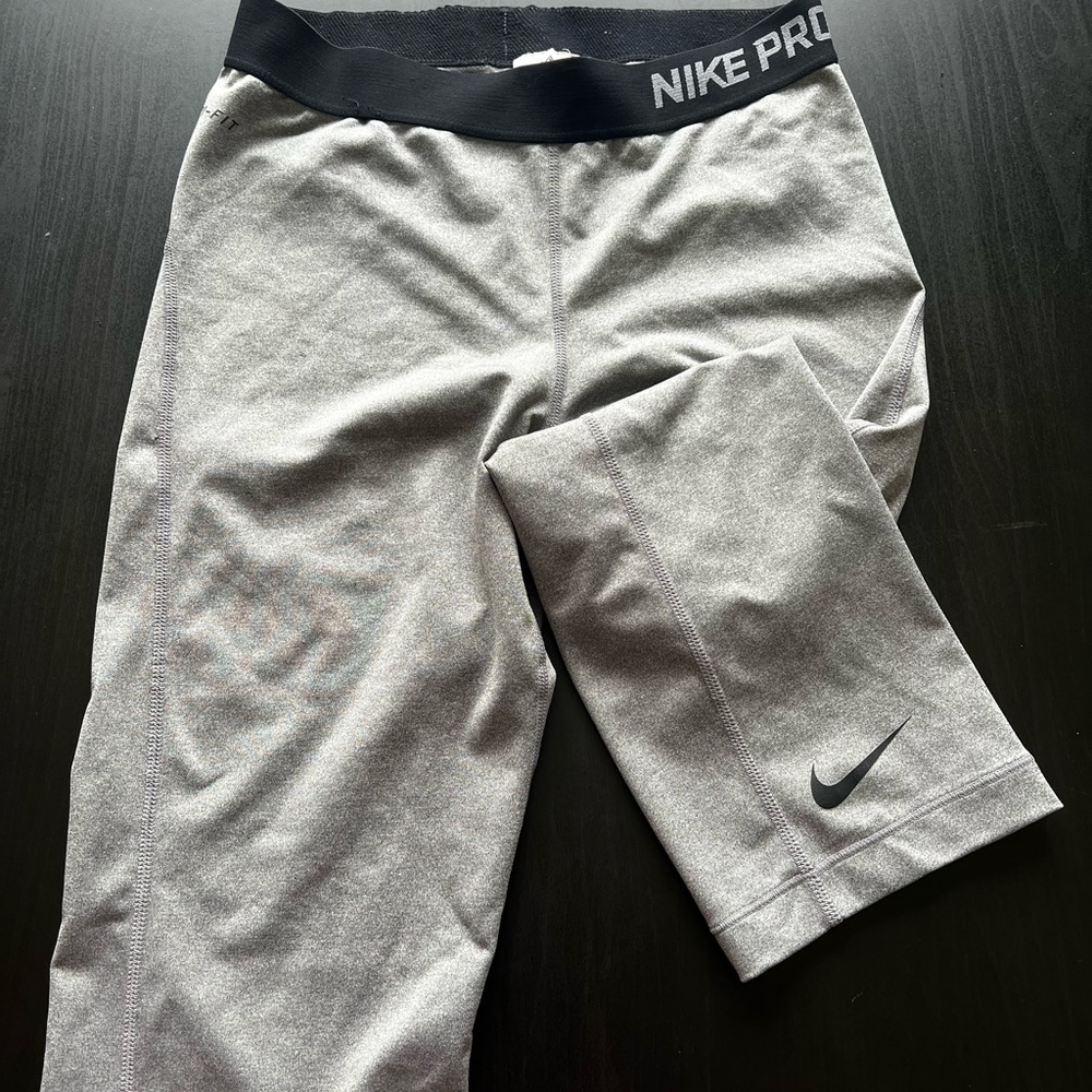 NIKE PRO CAPRIS Size Medium